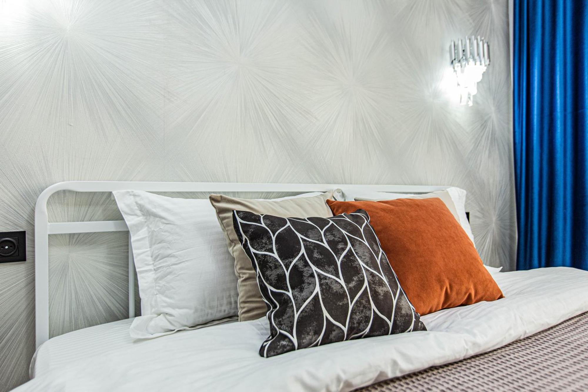 Alpine Serenity Deluxe With Mountain Views Near The Adk Shopping Center And Sairan Metro Station Apartment