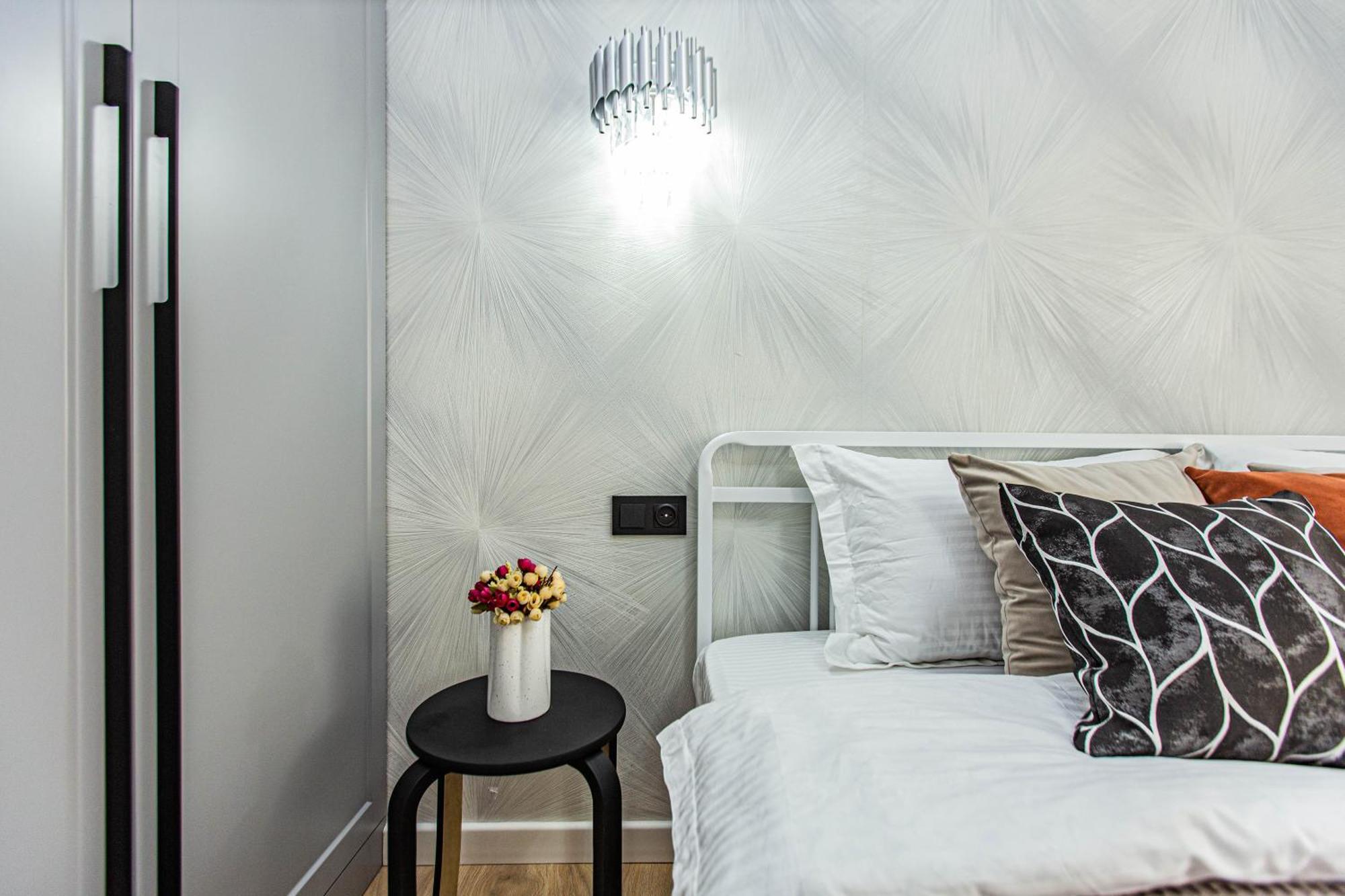 Alpine Serenity Deluxe With Mountain Views Near The Adk Shopping Center And Sairan Metro Station Apartment *