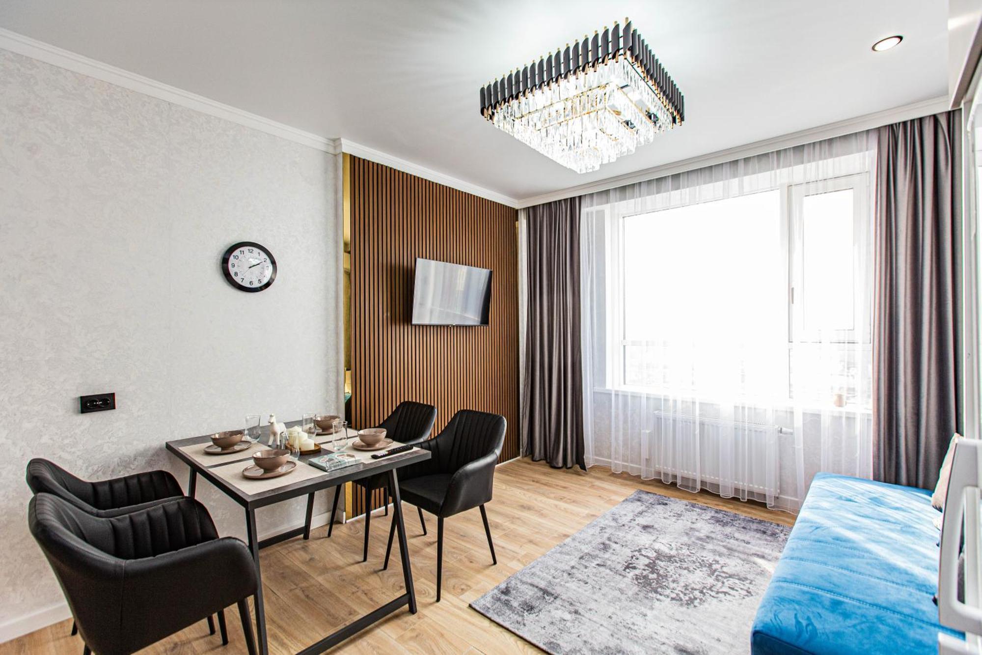 Alpine Serenity Deluxe With Mountain Views Near The Adk Shopping Center And Sairan Metro Station * Almaty