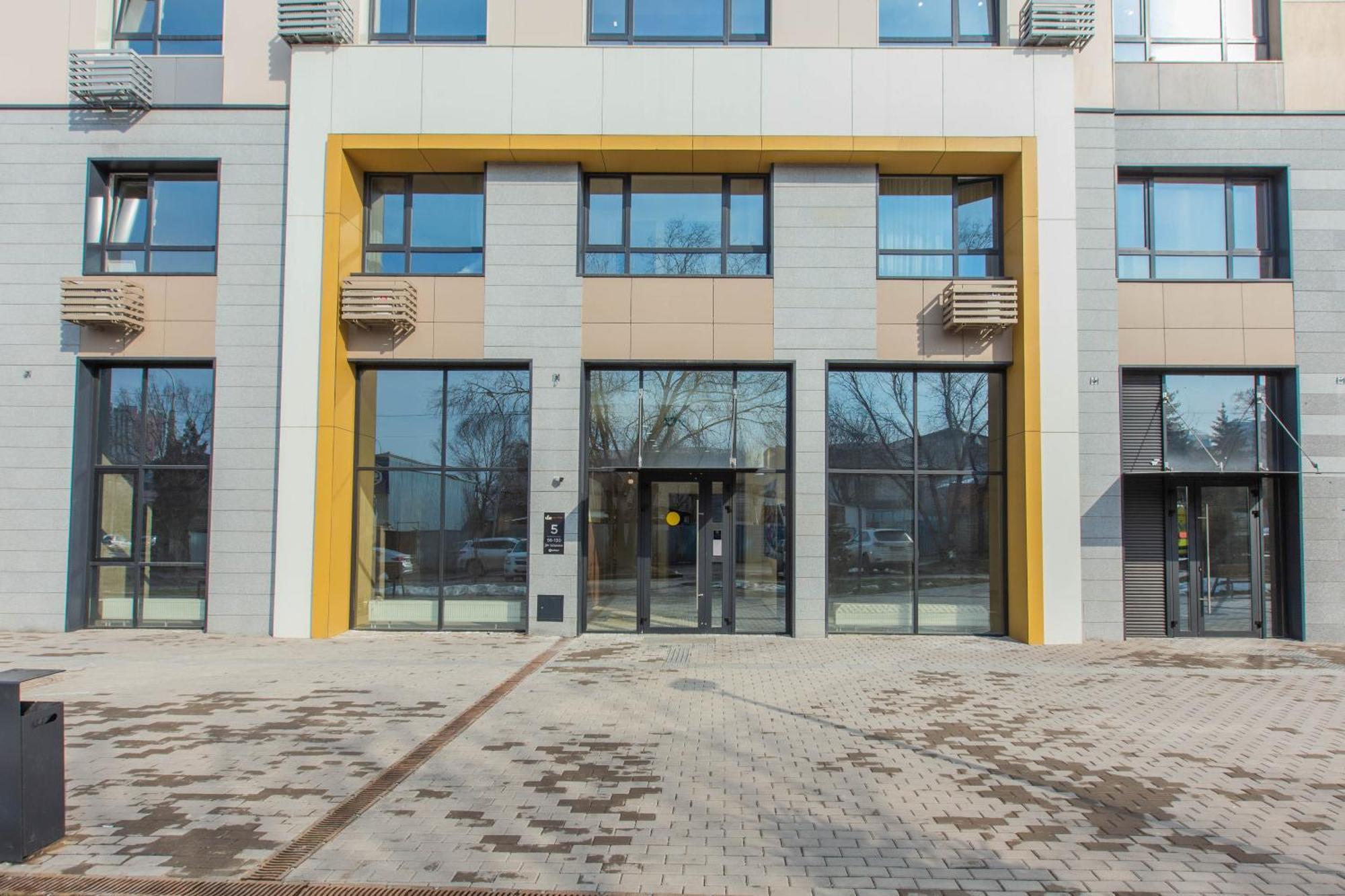 Alpine Serenity Deluxe With Mountain Views Near The Adk Shopping Center And Sairan Metro Station Apartment Almaty