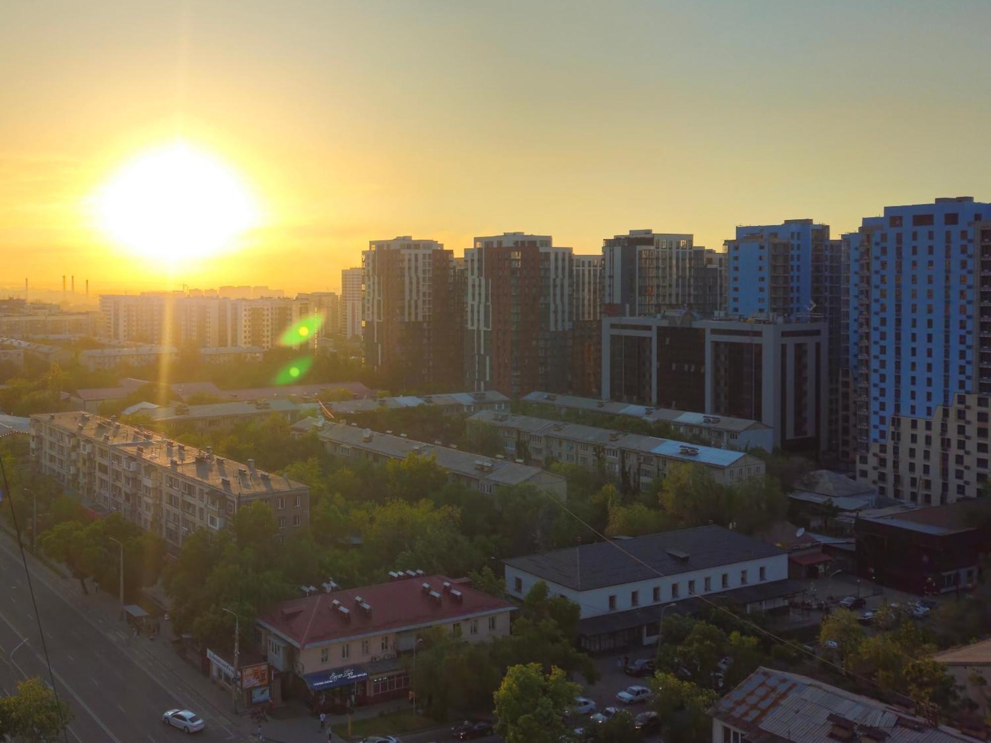 Apartment Alpine Serenity Deluxe With Mountain Views Near The Adk Shopping Center And Sairan Metro Station Almaty