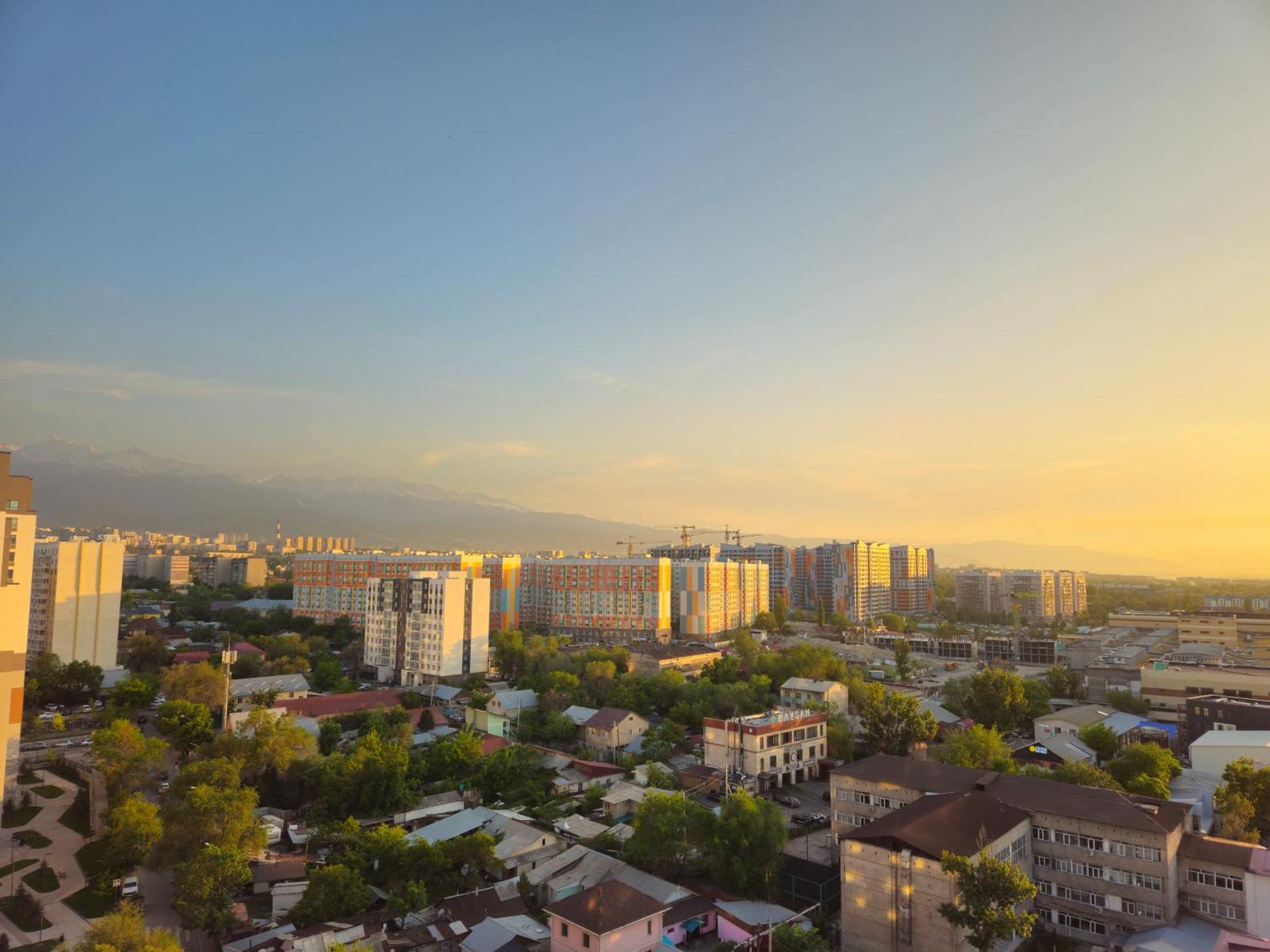 Alpine Serenity Deluxe With Mountain Views Near The Adk Shopping Center And Sairan Metro Station Almaty