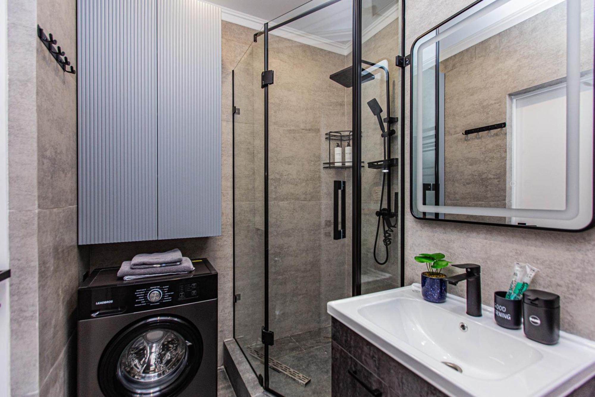 Апартаменты Alpine Serenity Deluxe With Mountain Views Near The Adk Shopping Center And Sairan Metro Station Алматы