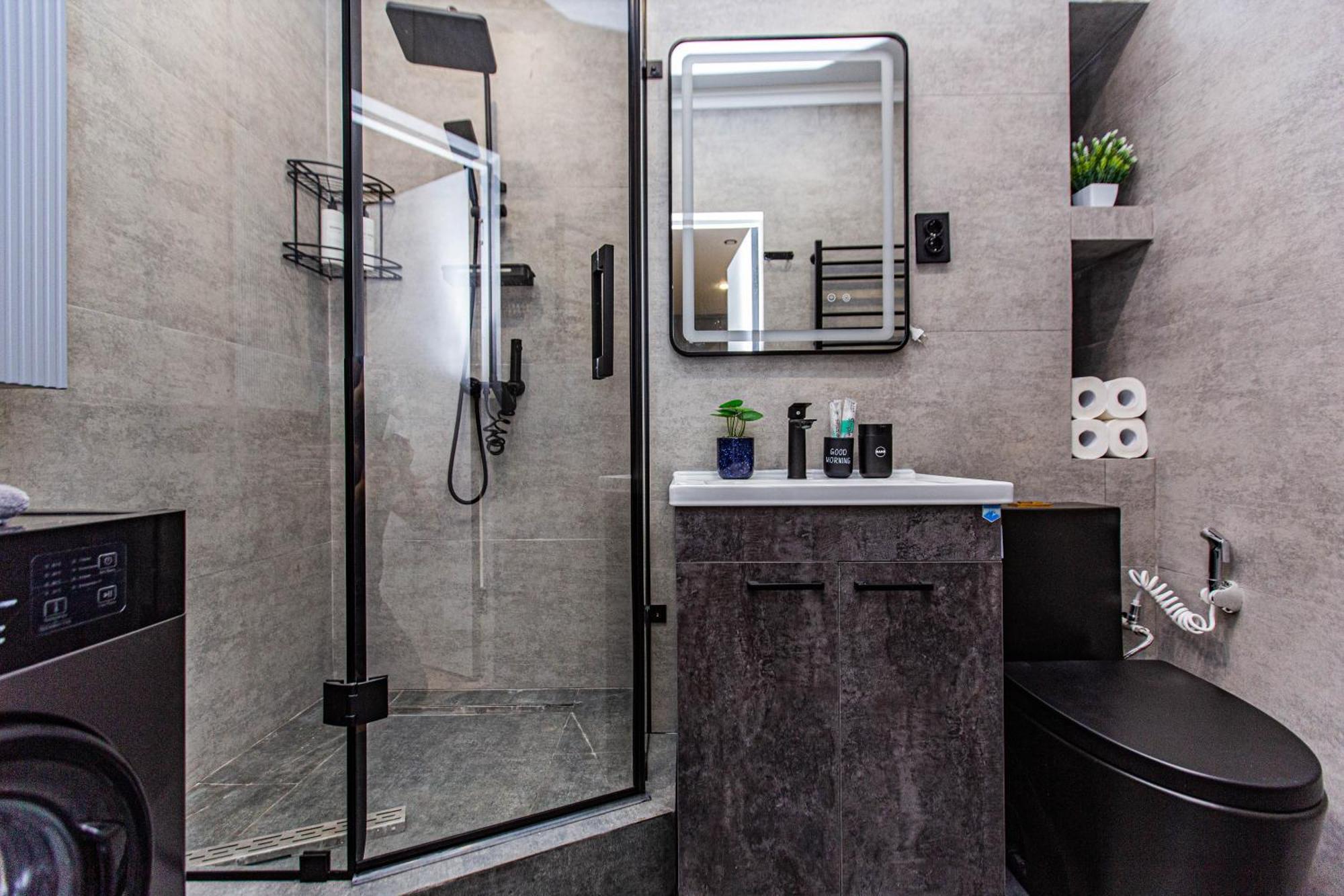 Alpine Serenity Deluxe With Mountain Views Near The Adk Shopping Center And Sairan Metro Station Almaty