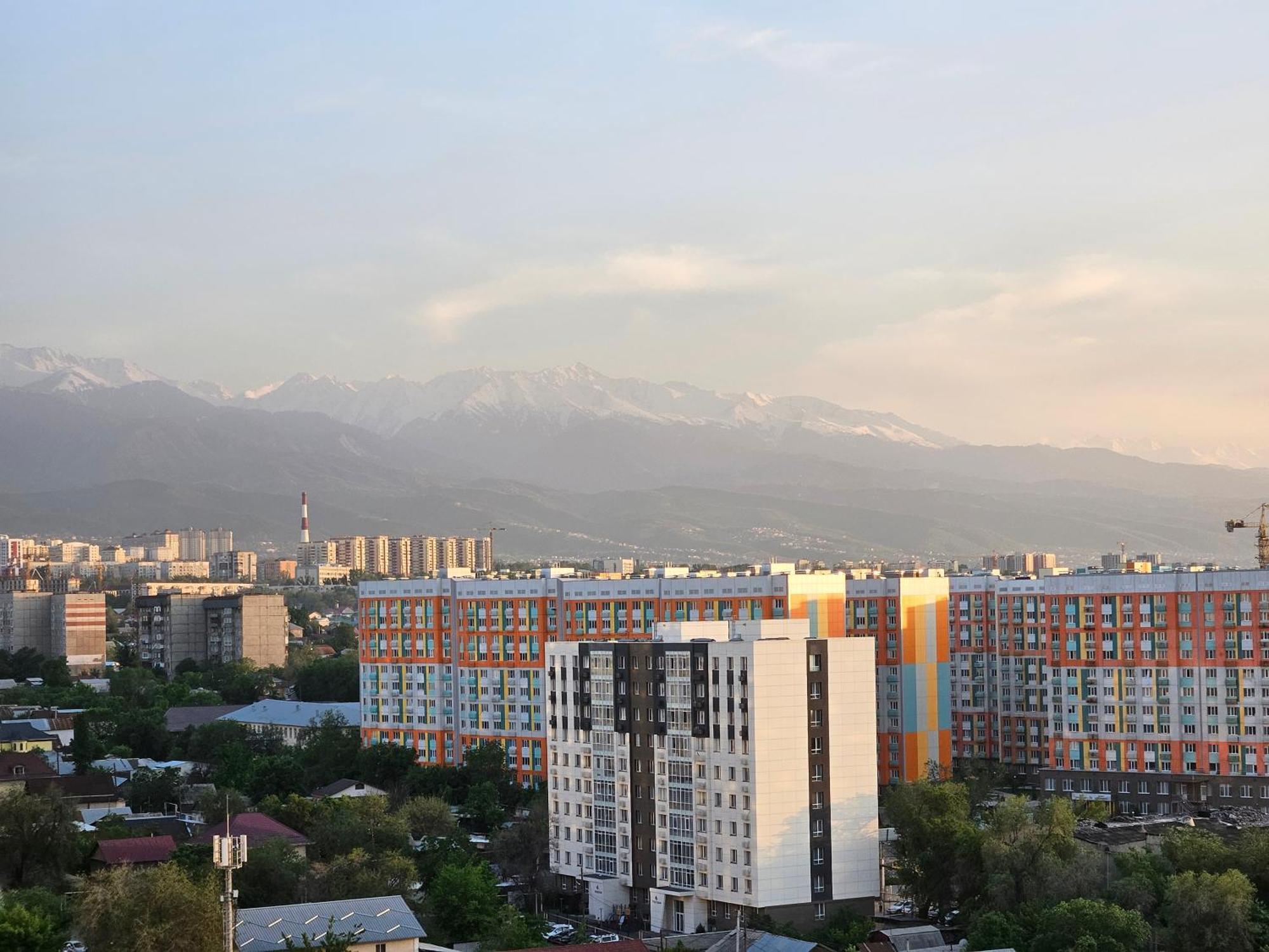 Апартаменты Alpine Serenity Deluxe With Mountain Views Near The Adk Shopping Center And Sairan Metro Station